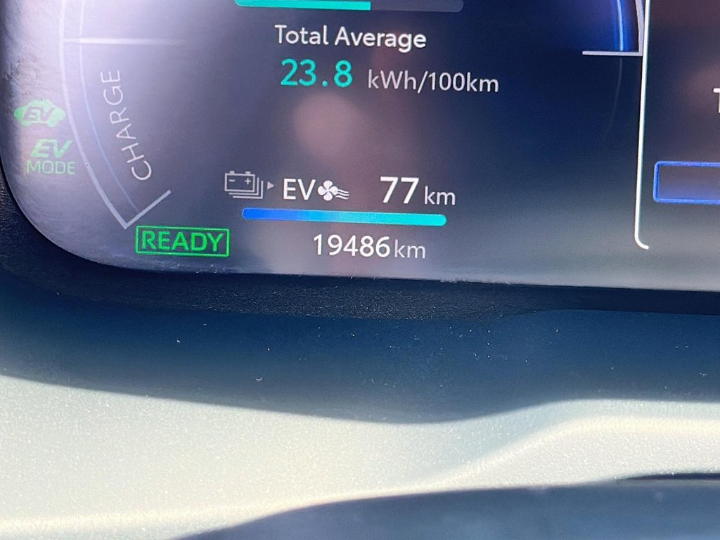2024 Toyota RAV4 PLUG-IN HYBRID XSE AWD in Stratford, Ontario - 13 - w1024h768px