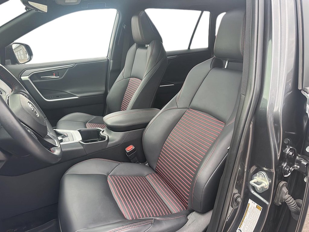 2024 Toyota RAV4 PLUG-IN HYBRID XSE AWD in Stratford, Ontario - 8 - w1024h768px