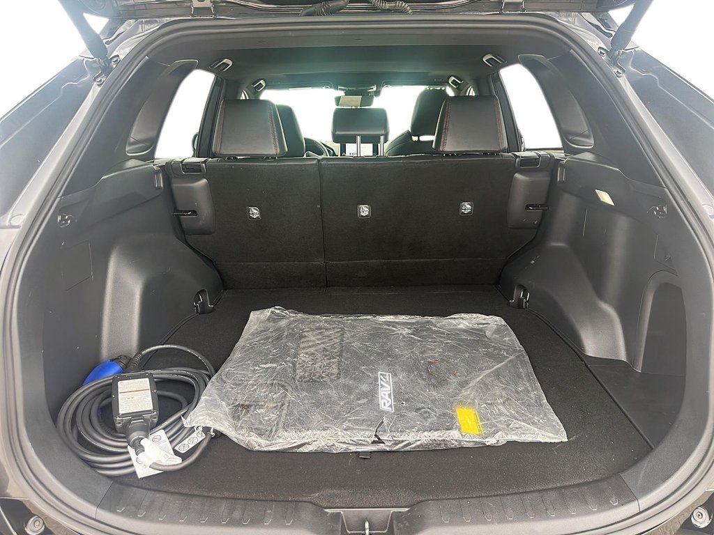2024 Toyota RAV4 PLUG-IN HYBRID XSE AWD in Stratford, Ontario - 6 - w1024h768px