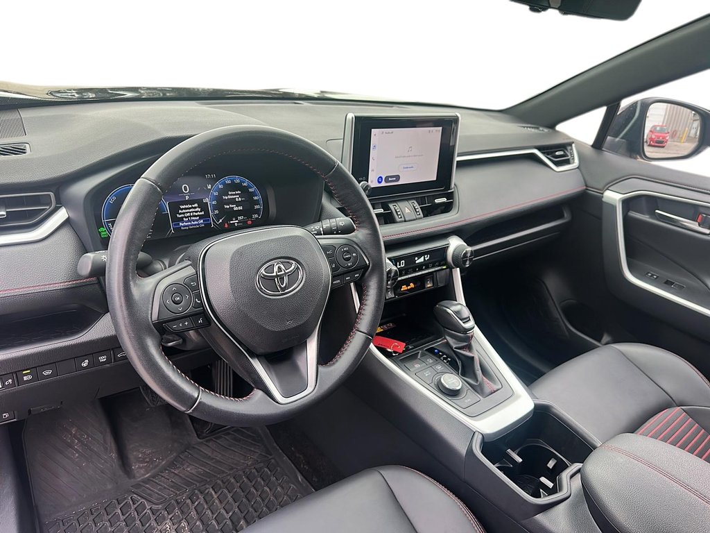 2024 Toyota RAV4 PLUG-IN HYBRID XSE AWD in Stratford, Ontario - 9 - w1024h768px