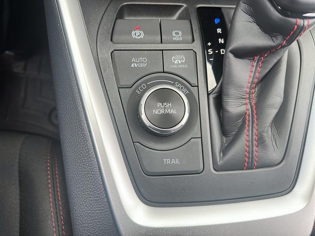 2024 Toyota RAV4 PLUG-IN HYBRID XSE AWD in Stratford, Ontario - 14 - w1024h768px