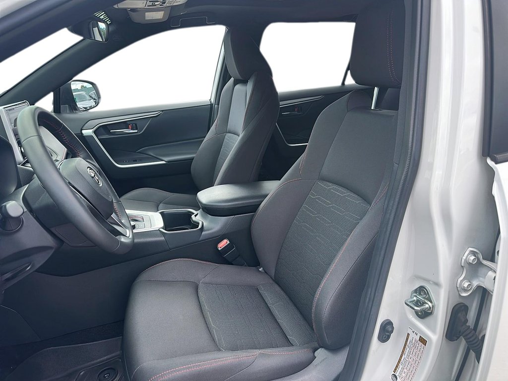 2024 Toyota RAV4 PLUG-IN HYBRID XSE AWD in Stratford, Ontario - 8 - w1024h768px