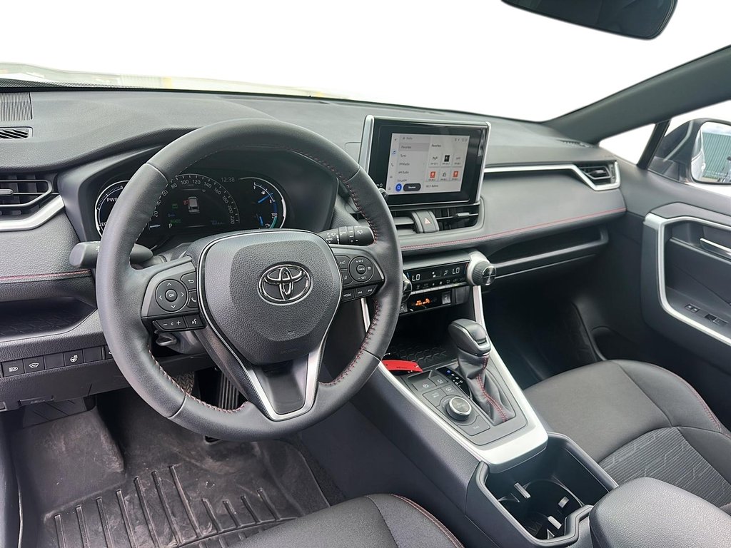 2024 Toyota RAV4 PLUG-IN HYBRID XSE AWD in Stratford, Ontario - 9 - w1024h768px