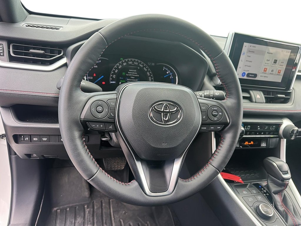 2024 Toyota RAV4 PLUG-IN HYBRID XSE AWD in Stratford, Ontario - 11 - w1024h768px