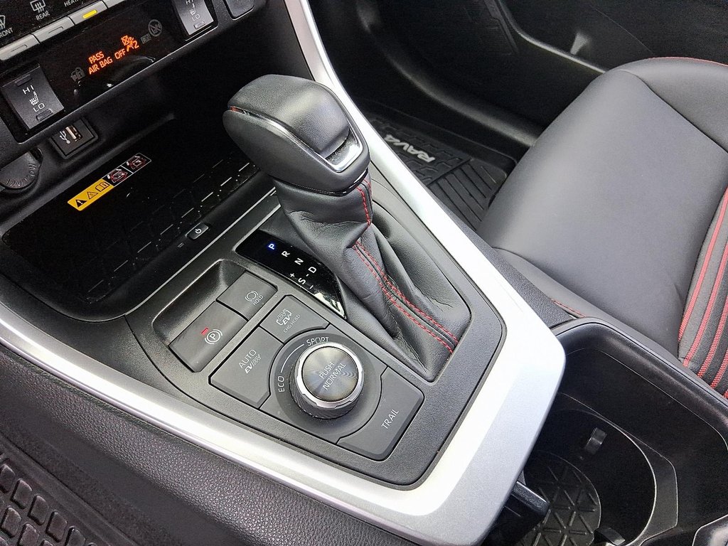 2024 Toyota RAV4 PLUG-IN HYBRID XSE AWD in Stratford, Ontario - 14 - w1024h768px