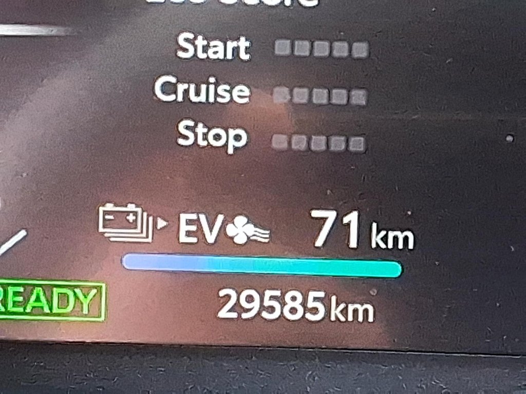 2024 Toyota RAV4 PLUG-IN HYBRID XSE AWD in Stratford, Ontario - 12 - w1024h768px