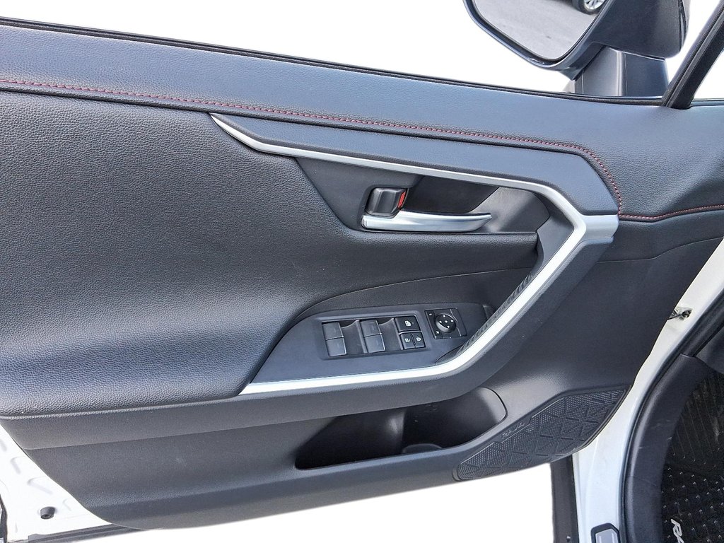 2024 Toyota RAV4 Plug-in Hybrid XSE AWD in Stratford, Ontario - 11 - w1024h768px