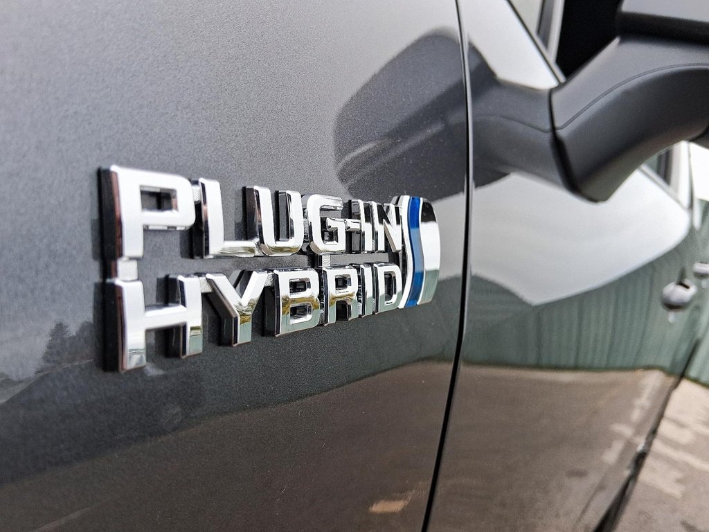 2024 Toyota RAV4 Plug-in Hybrid XSE AWD in Stratford, Ontario - 8 - w1024h768px