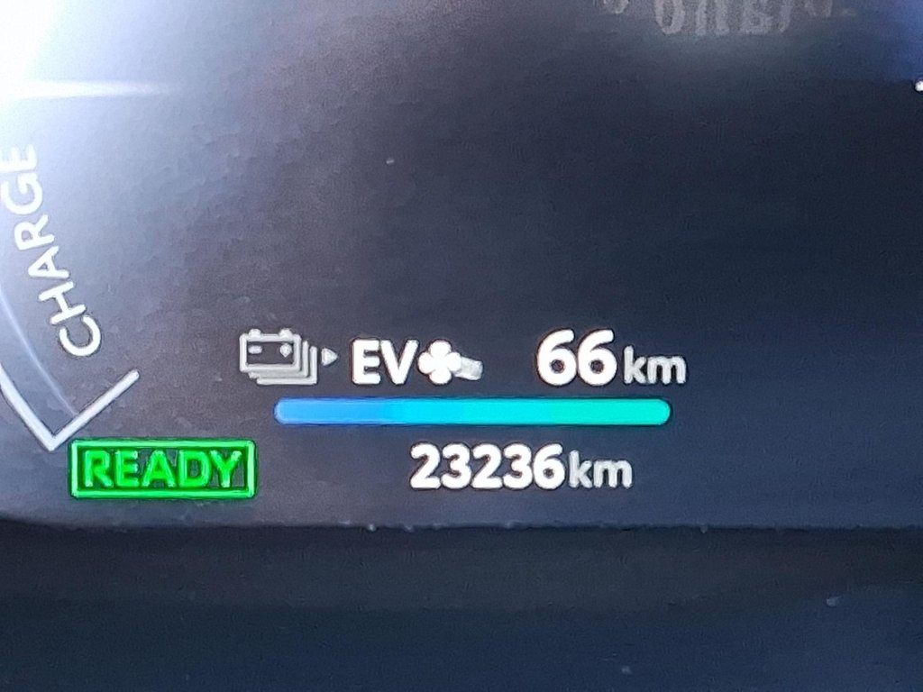 2024 Toyota RAV4 Plug-in Hybrid XSE AWD in Stratford, Ontario - 13 - w1024h768px