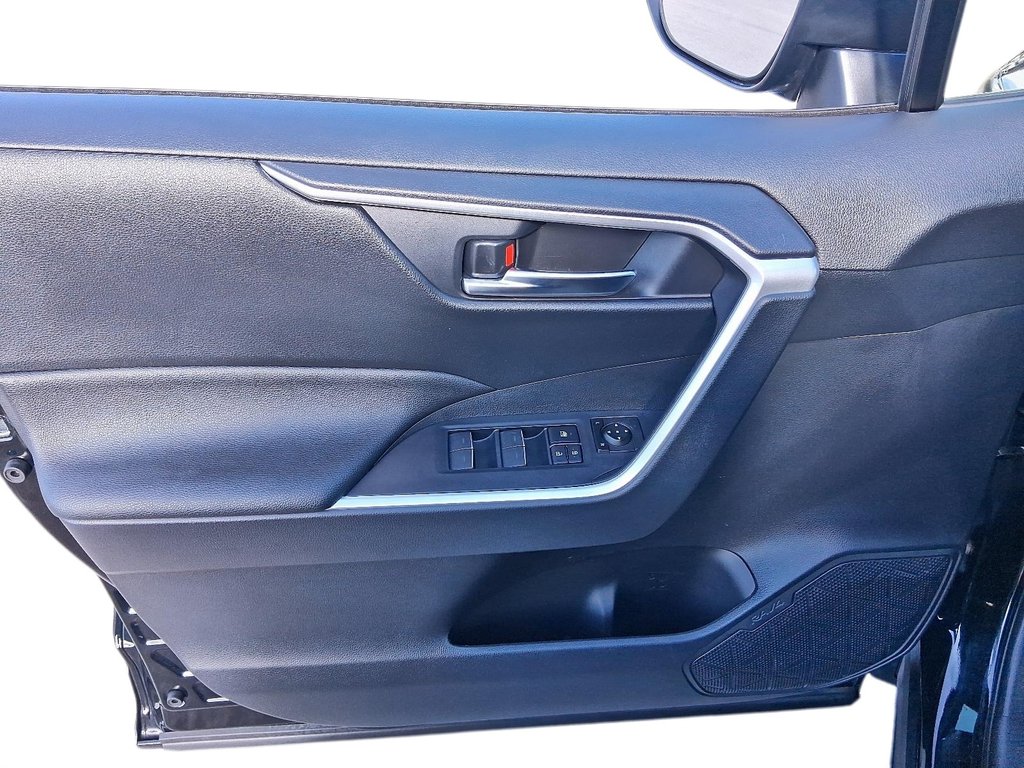 2024 Toyota RAV4 Plug-in Hybrid SE AWD in Stratford, Ontario - 11 - w1024h768px