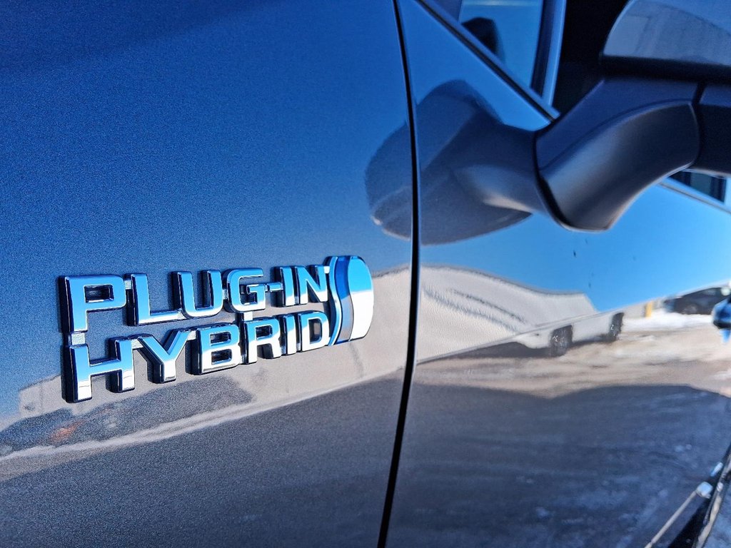 2024 Toyota RAV4 Plug-in Hybrid XSE AWD in Stratford, Ontario - 8 - w1024h768px