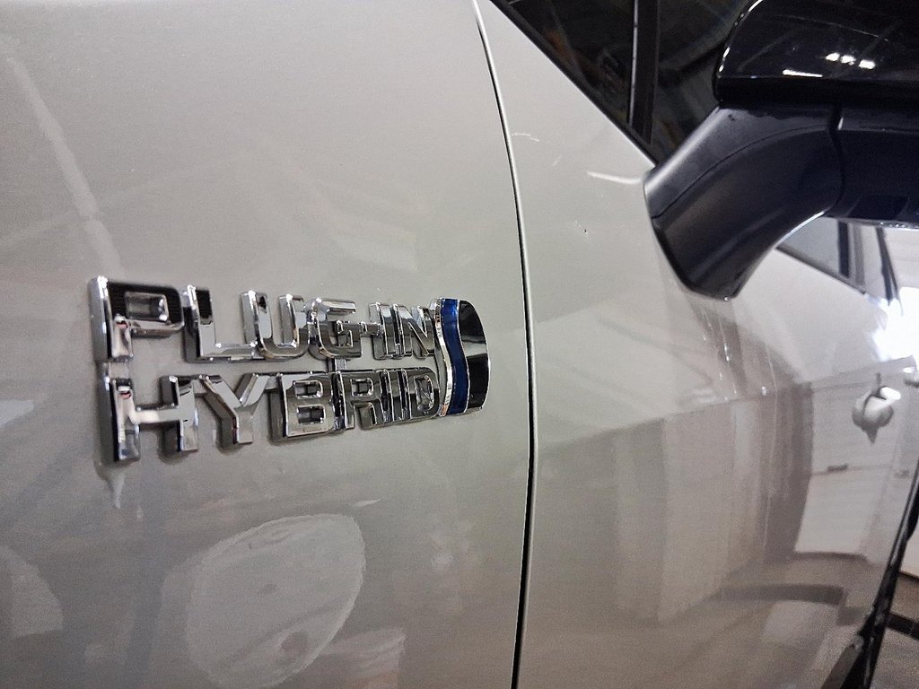2024 Toyota RAV4 Plug-in Hybrid XSE AWD in Stratford, Ontario - 8 - w1024h768px
