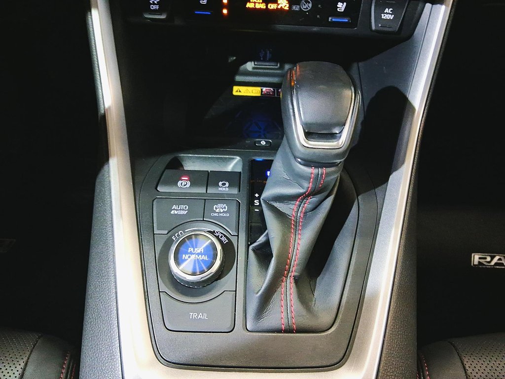 2024 Toyota RAV4 Plug-in Hybrid XSE AWD in Stratford, Ontario - 18 - w1024h768px