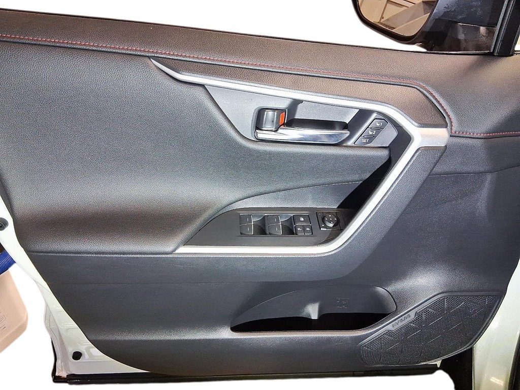 2024 Toyota RAV4 Plug-in Hybrid XSE AWD in Stratford, Ontario - 12 - w1024h768px