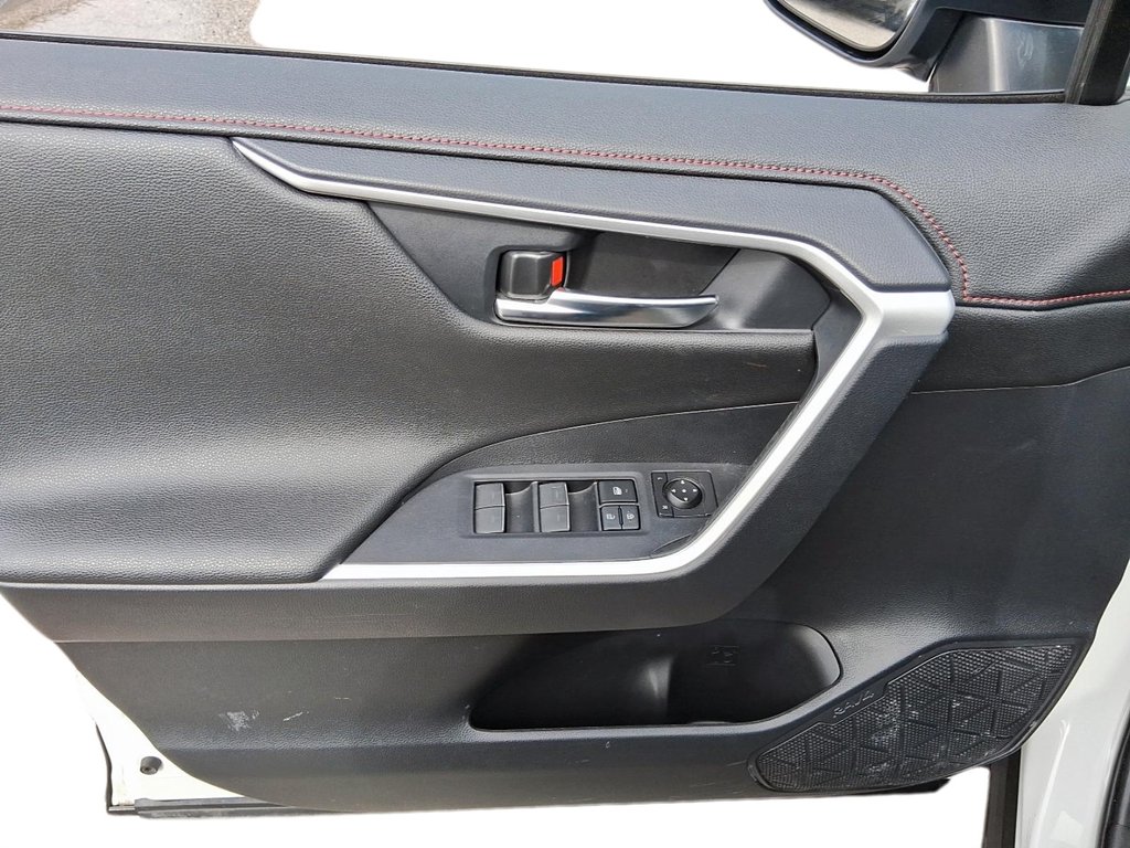 2024 Toyota RAV4 Plug-in Hybrid XSE AWD in Stratford, Ontario - 11 - w1024h768px
