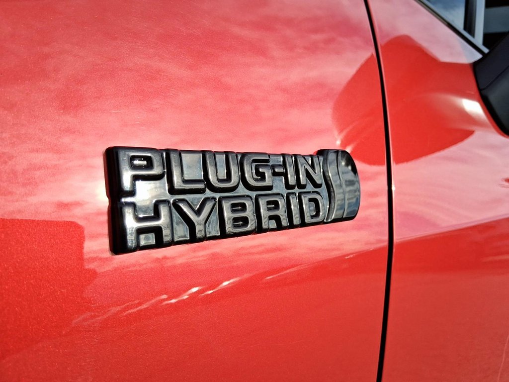 2024 Toyota RAV4 Plug-in Hybrid XSE AWD in Stratford, Ontario - 8 - w1024h768px