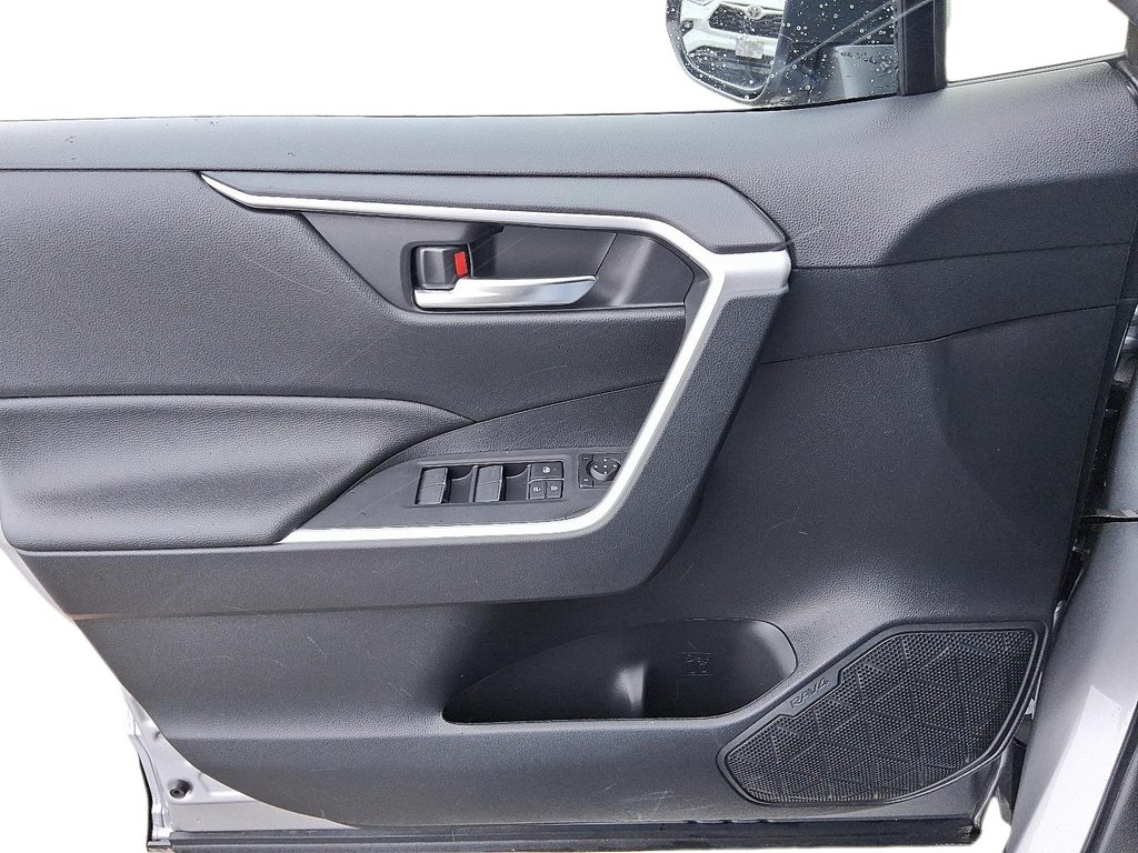 2025 Toyota RAV4 Plug-in Hybrid SE AWD in Stratford, Ontario - 11 - w1024h768px