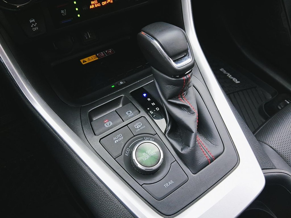 2025 Toyota RAV4 Plug-in Hybrid XSE AWD in Stratford, Ontario - 17 - w1024h768px