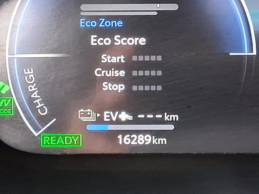 2025 Toyota RAV4 Plug-in Hybrid XSE AWD in Stratford, Ontario - 13 - w1024h768px
