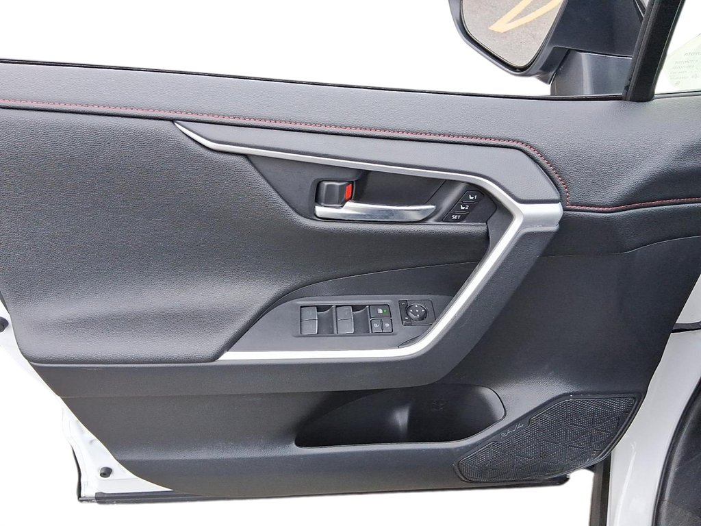 2025 Toyota RAV4 Plug-in Hybrid XSE AWD in Stratford, Ontario - 11 - w1024h768px