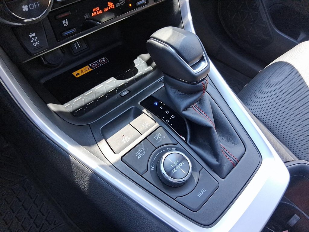 2025 Toyota RAV4 Plug-in Hybrid XSE AWD in Stratford, Ontario - 16 - w1024h768px
