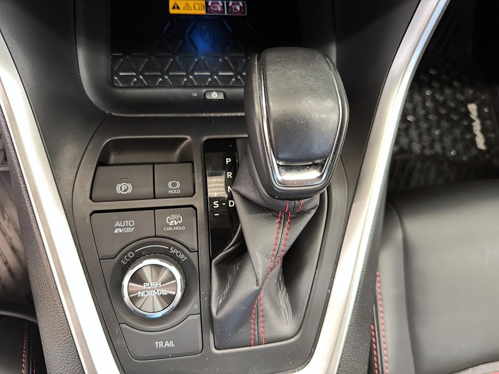 2025 Toyota RAV4 Plug-in Hybrid XSE AWD in Stratford, Ontario - 14 - w1024h768px