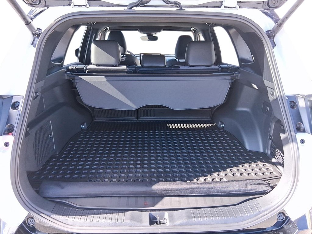 2026 Toyota RAV4 Plug-in Hybrid RAV4 PHEV XSE AWD in Stratford, Ontario - 6 - w1024h768px