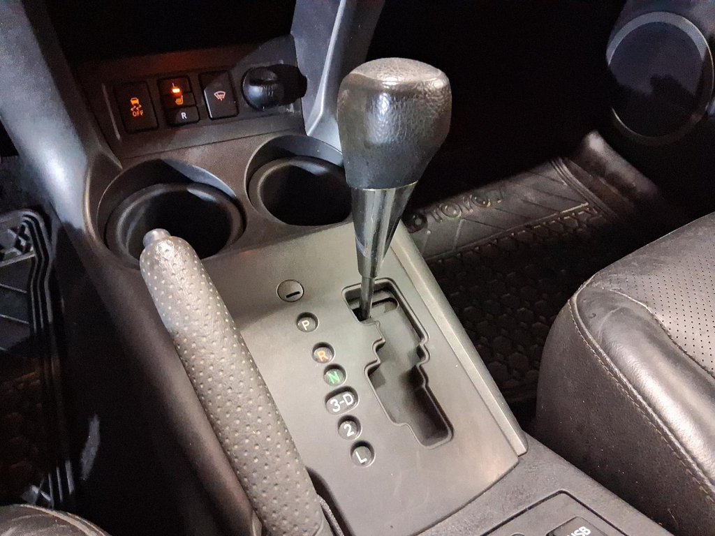 2012 Toyota RAV4 4WD Sport 4A in Stratford, Ontario - 16 - w1024h768px