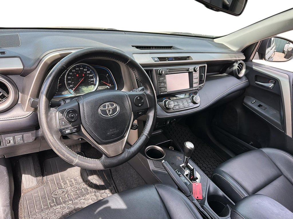 2013 Toyota RAV4 AWD Limited in Stratford, Ontario - 9 - w1024h768px