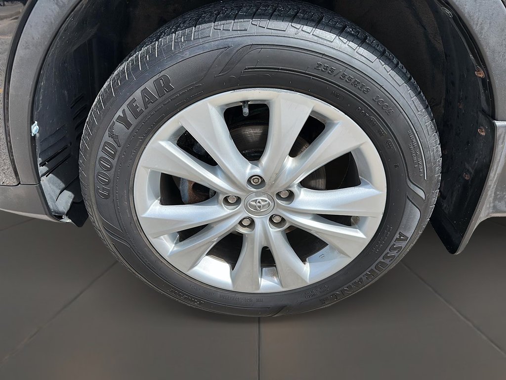 2013 Toyota RAV4 AWD Limited in Stratford, Ontario - 7 - w1024h768px