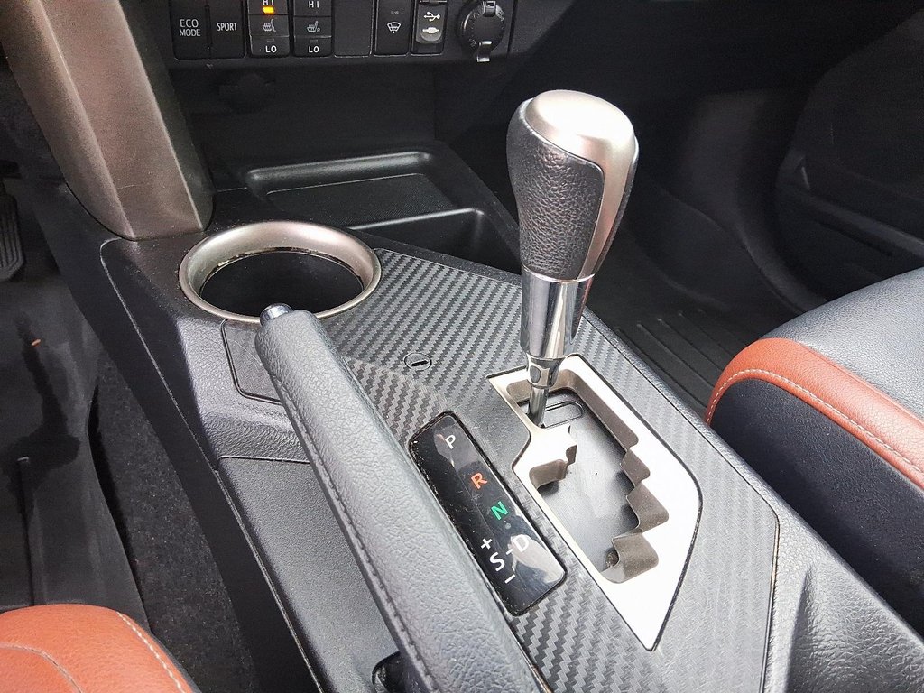 2013 Toyota RAV4 AWD Limited in Stratford, Ontario - 15 - w1024h768px