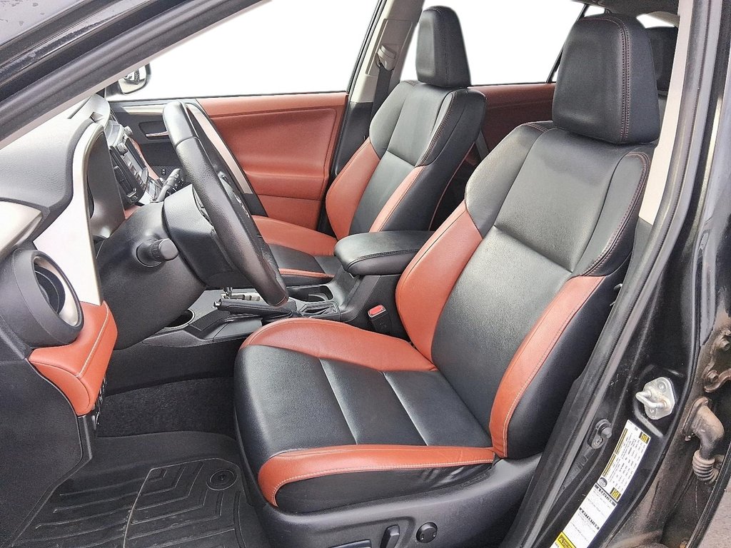 2013 Toyota RAV4 AWD Limited in Stratford, Ontario - 8 - w1024h768px