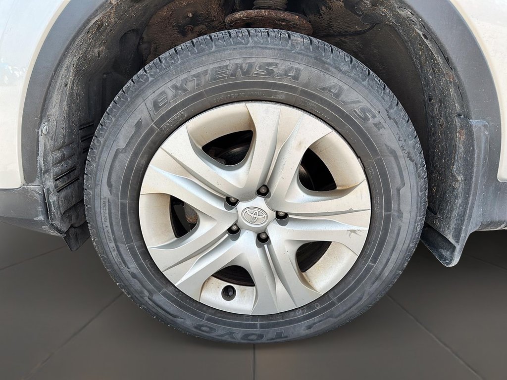 2014 Toyota RAV4 AWD LE in Stratford, Ontario - 7 - w1024h768px