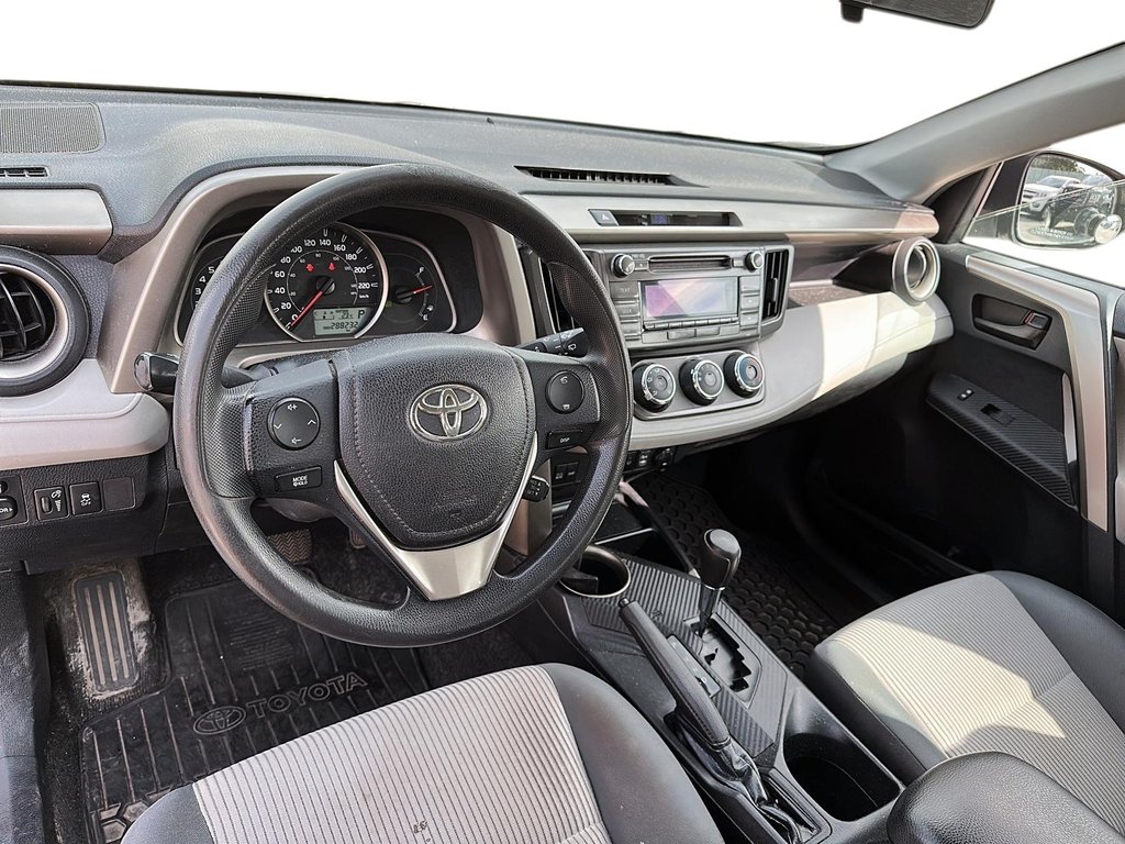 2014 Toyota RAV4 AWD LE in Stratford, Ontario - 9 - w1024h768px