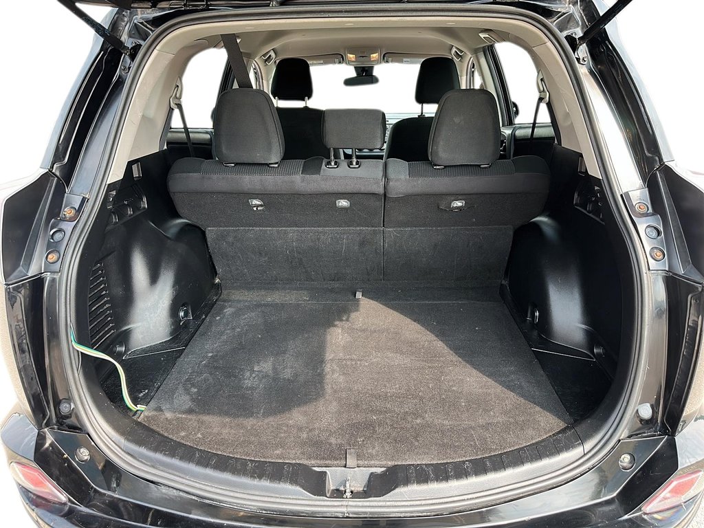 2018 Toyota RAV4 AWD LE in Stratford, Ontario - 6 - w1024h768px