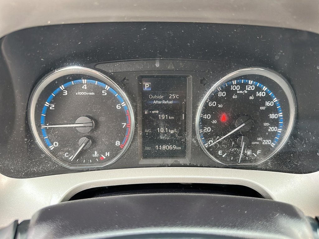 2018 Toyota RAV4 AWD LE in Stratford, Ontario - 13 - w1024h768px