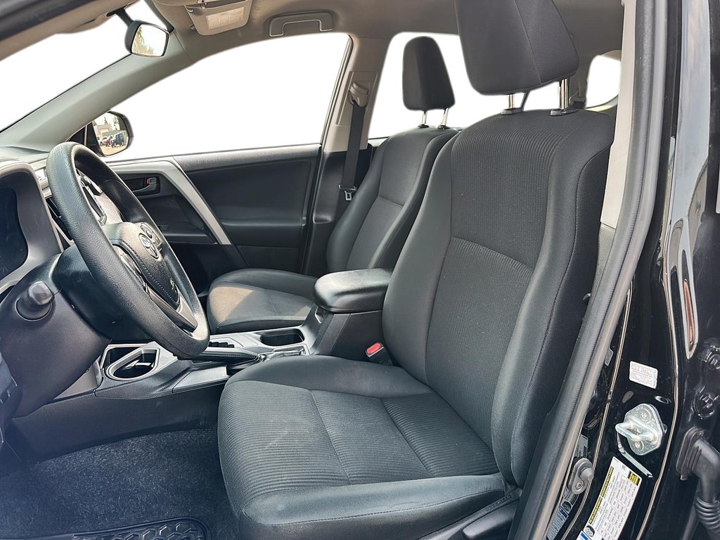 2018 Toyota RAV4 AWD LE in Stratford, Ontario - 8 - w1024h768px