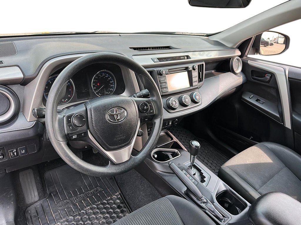 2018 Toyota RAV4 AWD LE in Stratford, Ontario - 9 - w1024h768px