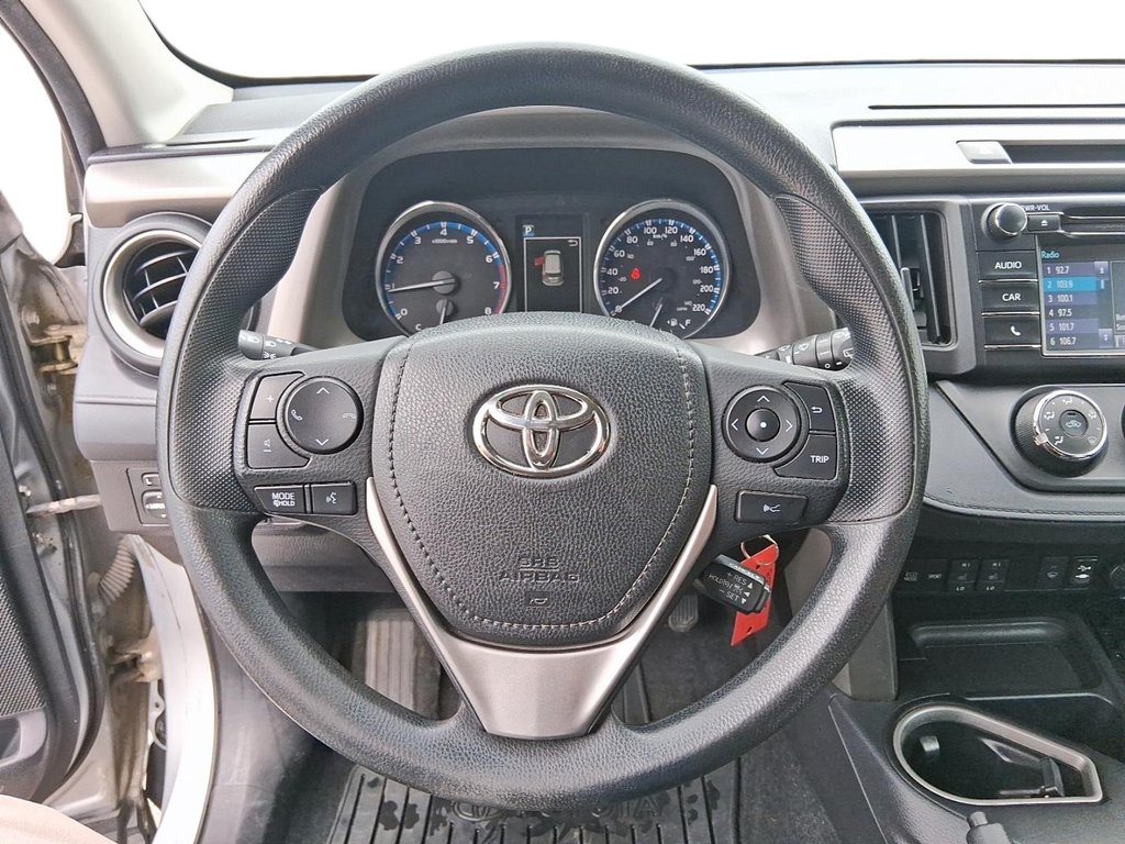 2018 Toyota RAV4 FWD LE in Stratford, Ontario - 12 - w1024h768px