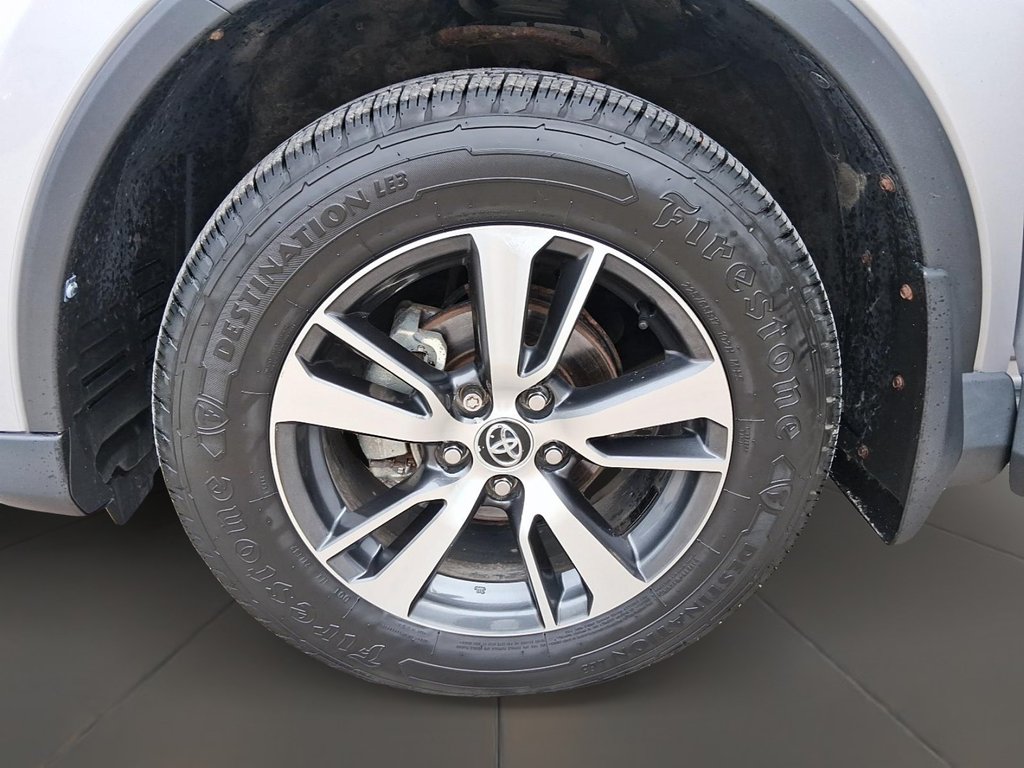 2018 Toyota RAV4 FWD LE in Stratford, Ontario - 7 - w1024h768px