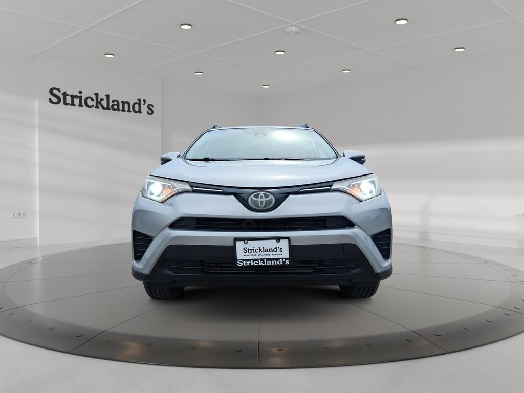 2018 Toyota RAV4 FWD LE in Stratford, Ontario - 2 - w1024h768px