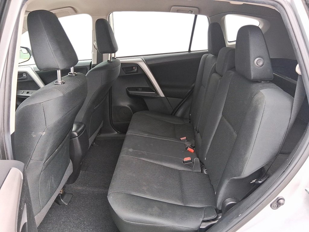 2018 Toyota RAV4 FWD LE in Stratford, Ontario - 9 - w1024h768px