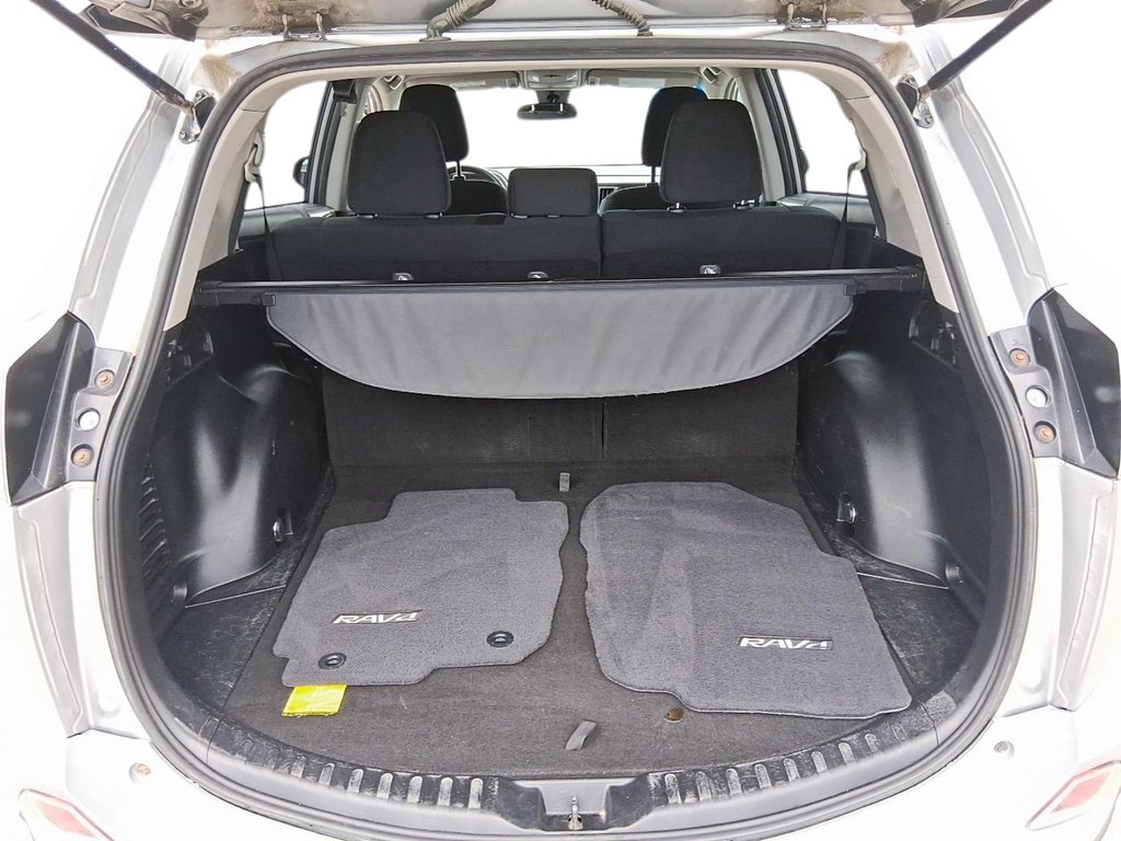 2018 Toyota RAV4 FWD LE in Stratford, Ontario - 6 - w1024h768px