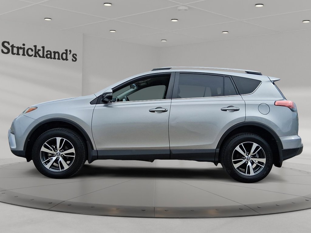 2018 Toyota RAV4 FWD LE in Stratford, Ontario - 5 - w1024h768px