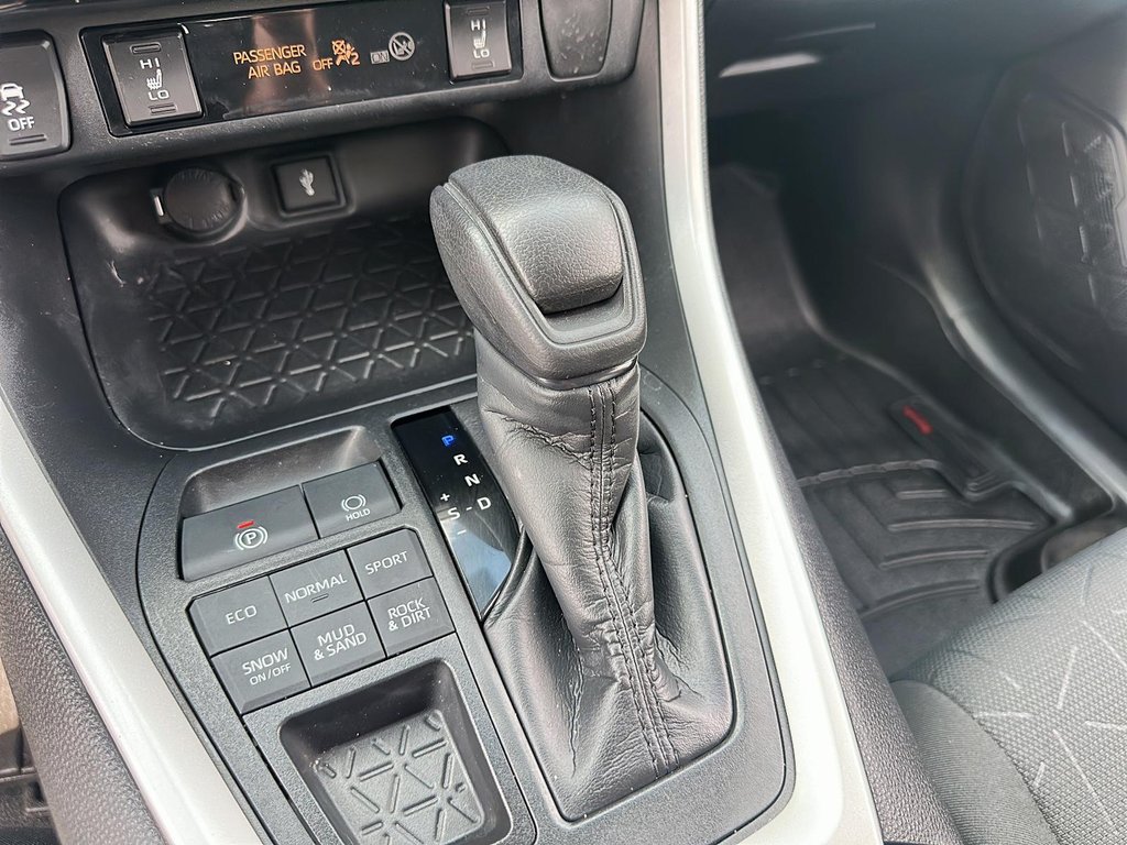 2020 Toyota RAV4 AWD LE in Stratford, Ontario - 14 - w1024h768px