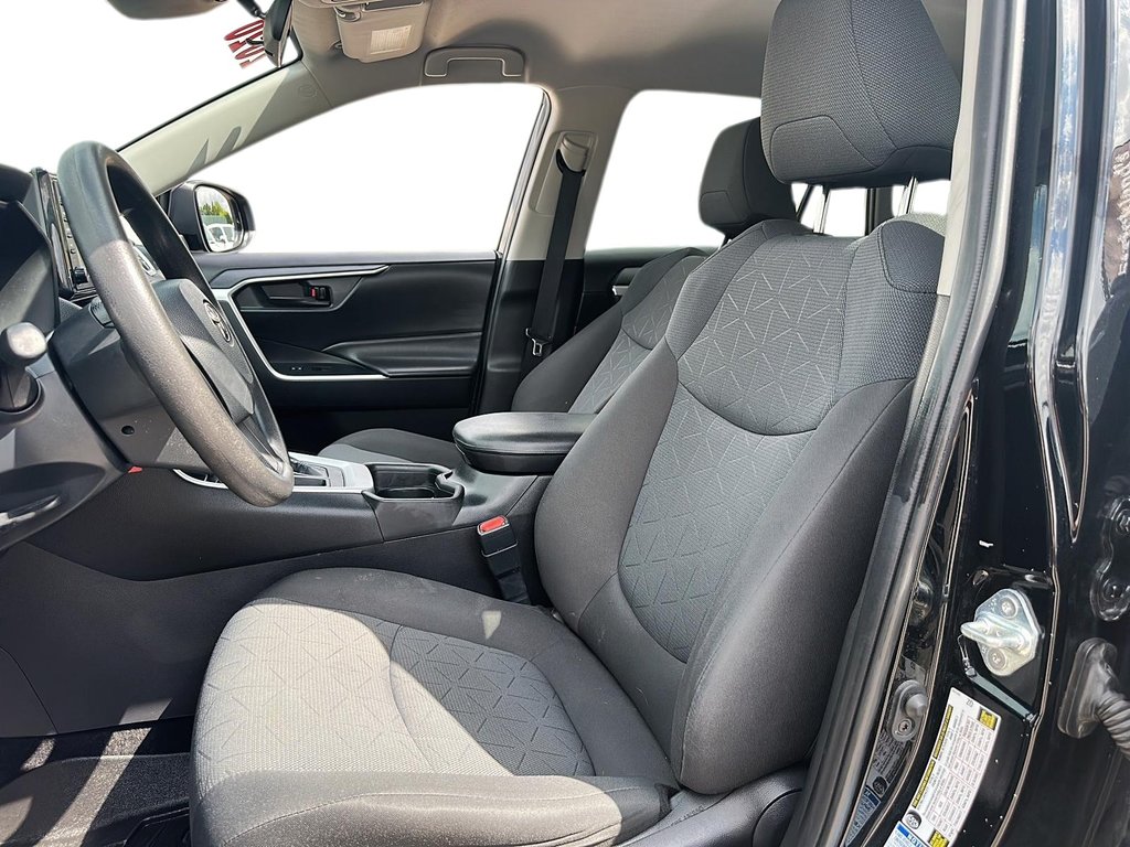 2020 Toyota RAV4 AWD LE in Stratford, Ontario - 8 - w1024h768px