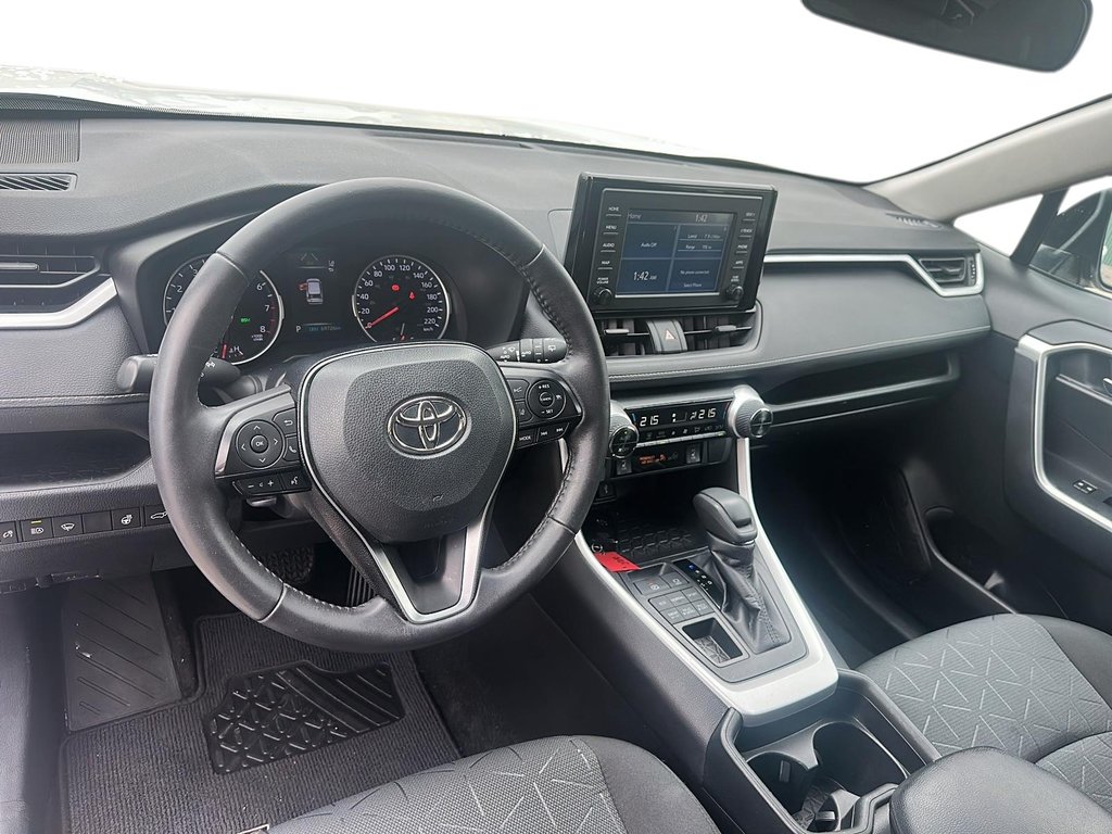 2020 Toyota RAV4 AWD XLE in Stratford, Ontario - 9 - w1024h768px