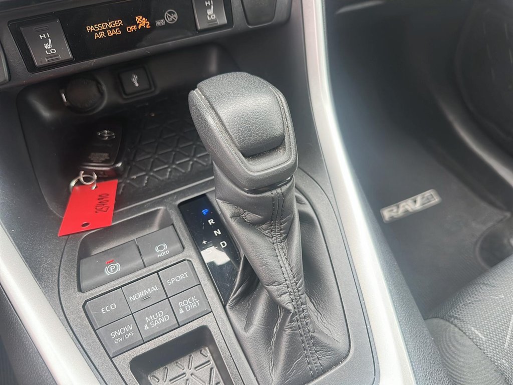 2020 Toyota RAV4 AWD XLE in Stratford, Ontario - 14 - w1024h768px