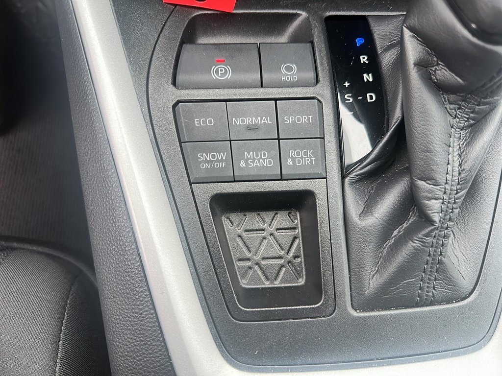 2020 Toyota RAV4 AWD XLE in Stratford, Ontario - 15 - w1024h768px