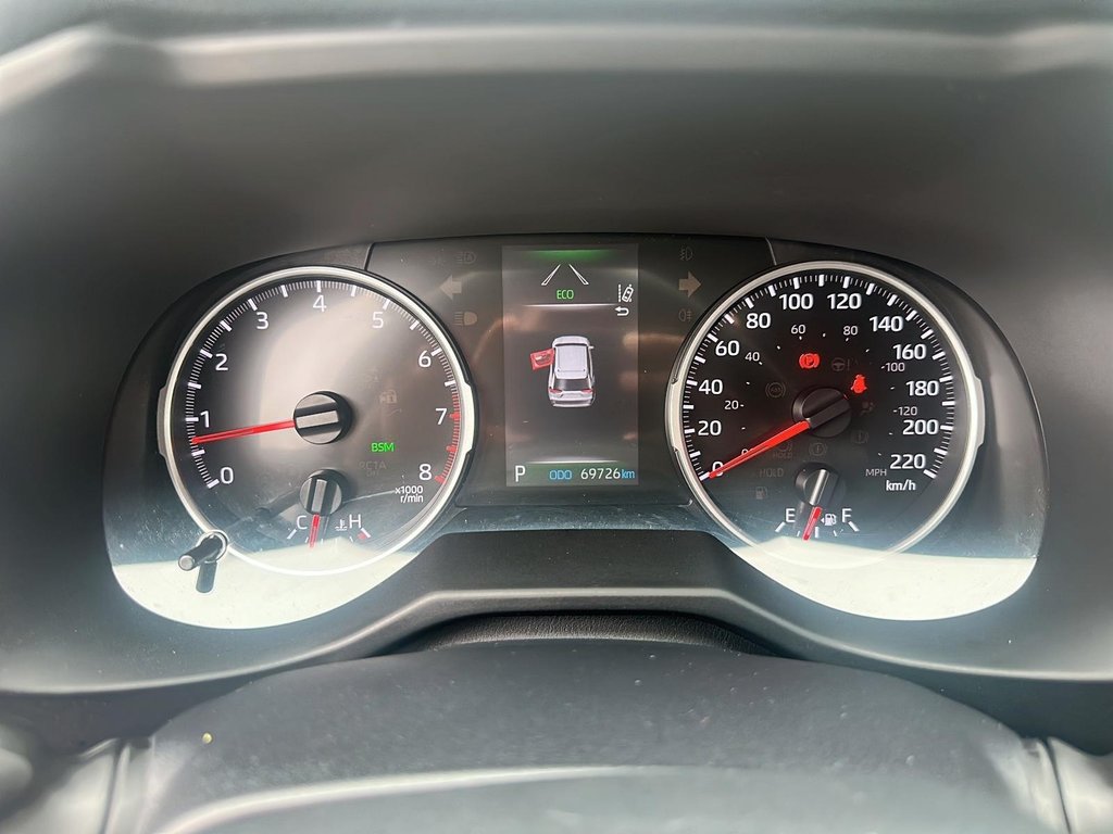 2020 Toyota RAV4 AWD XLE in Stratford, Ontario - 13 - w1024h768px